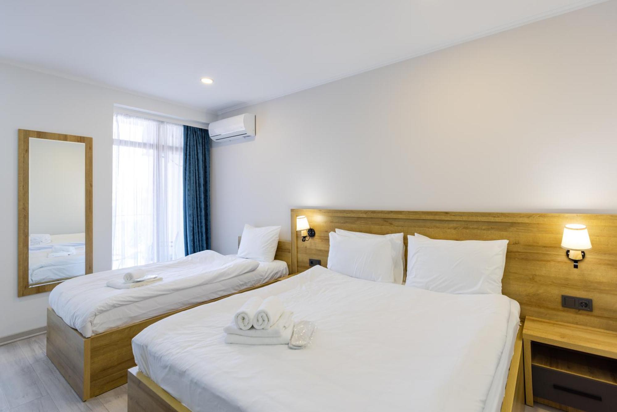 Aqua Batumi Hotel & Apartments Ngoại thất bức ảnh